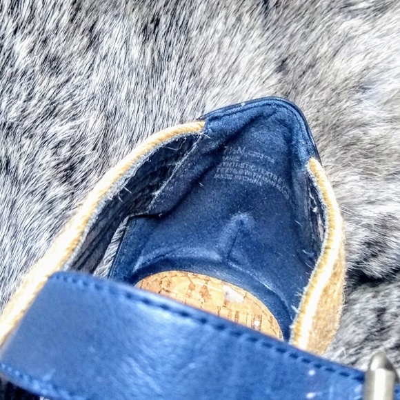 Adorable Mia blue wedges! - Picture 4 of 8